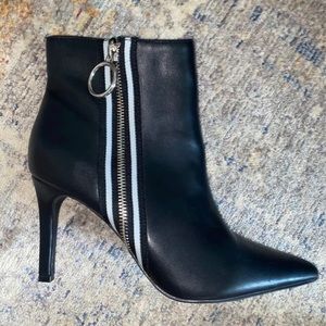 Women’s size 7.5 Forever 21 booties, new